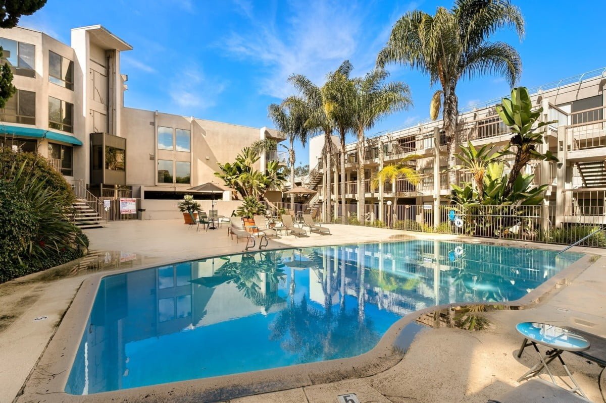apartment-amenities-swimming-pool